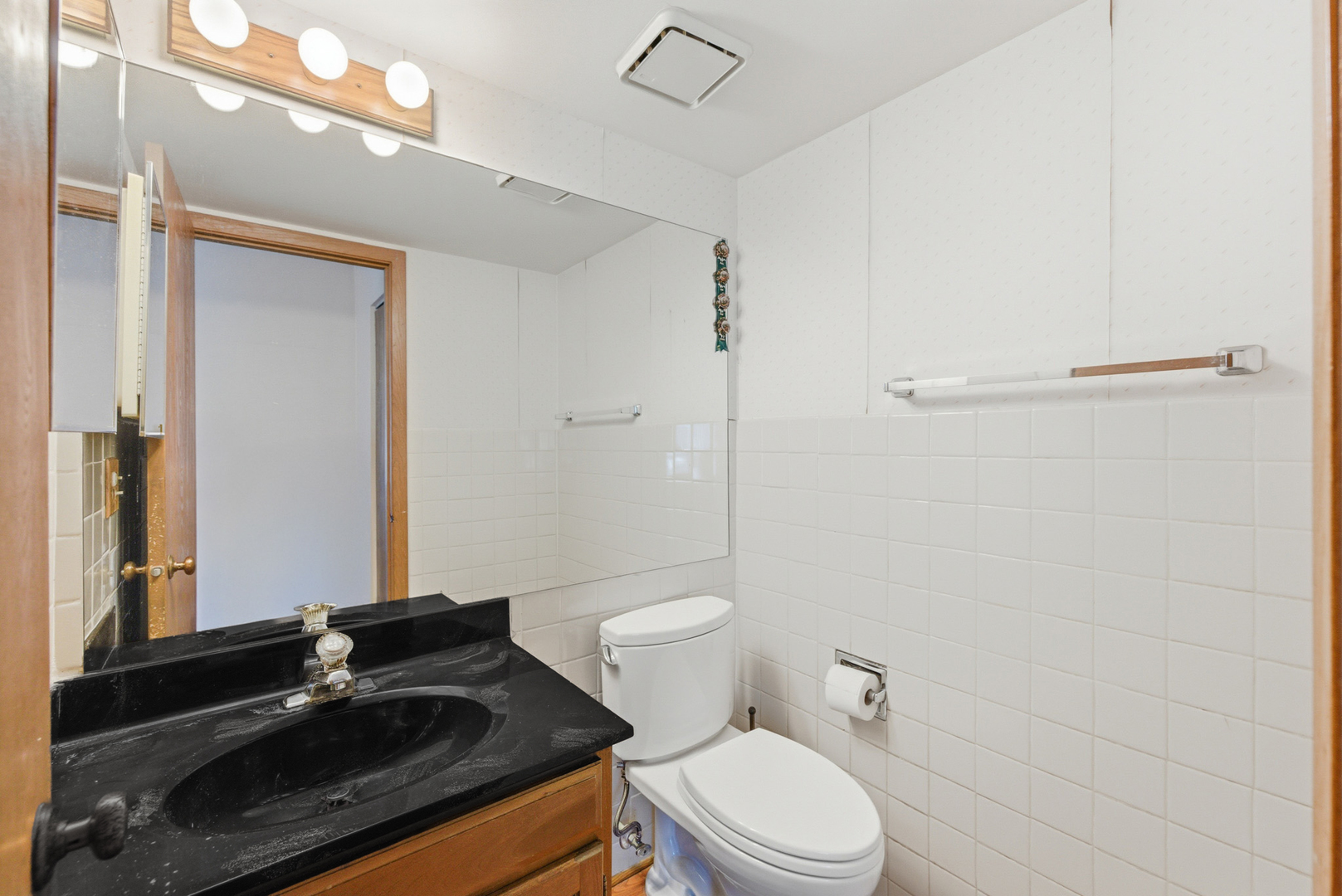 5 Canterbury Court, Streamwood, IL 60107