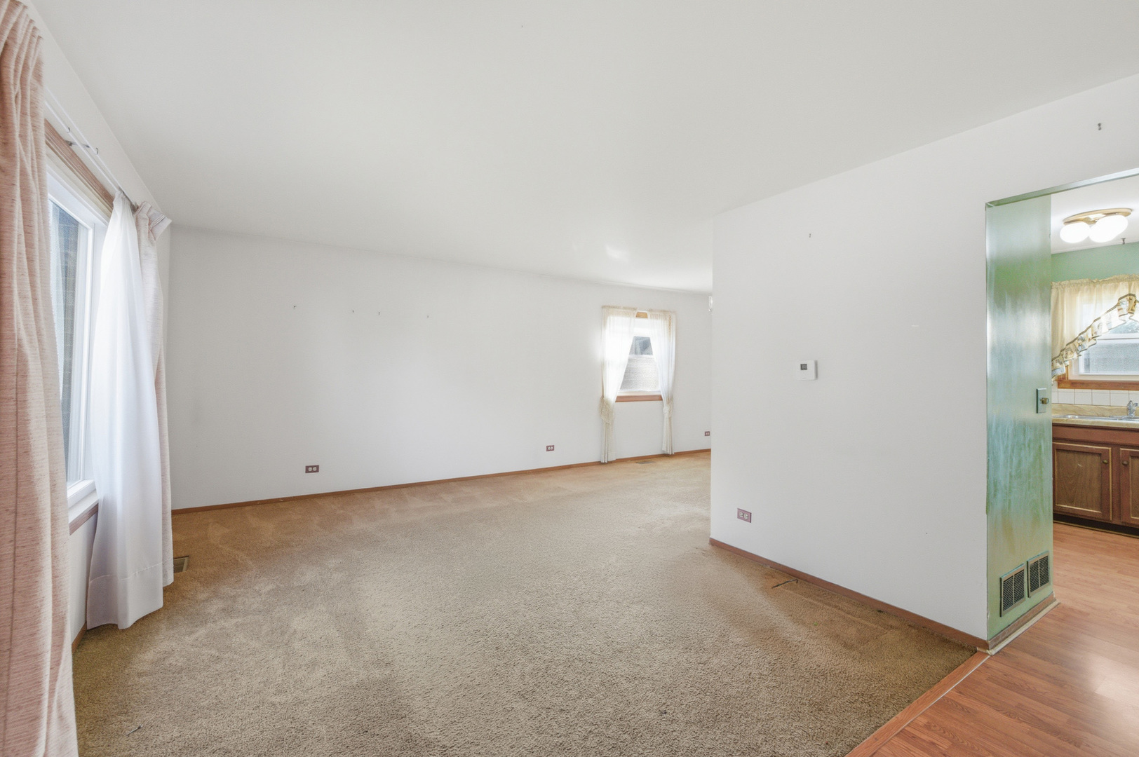 5 Canterbury Court, Streamwood, IL 60107