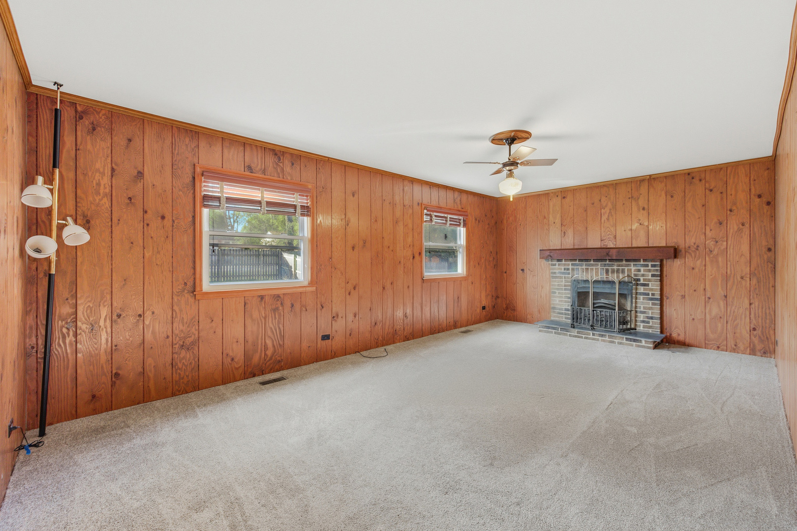 5 Canterbury Court, Streamwood, IL 60107