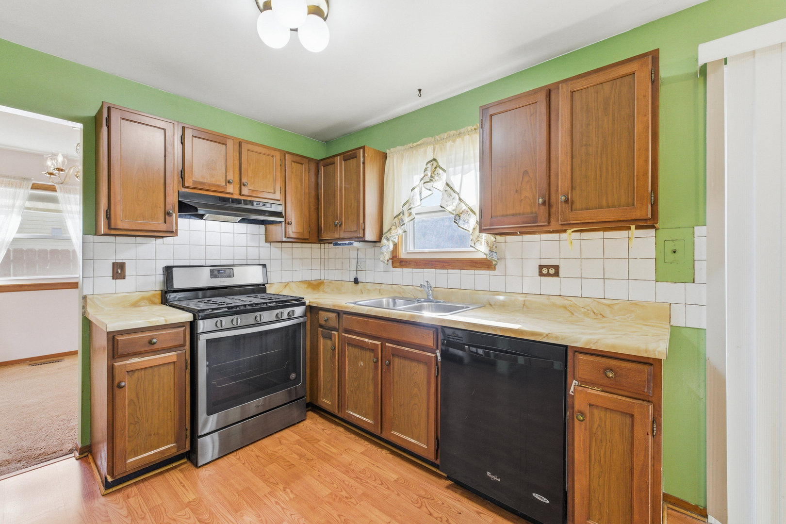 5 Canterbury Court, Streamwood, IL 60107