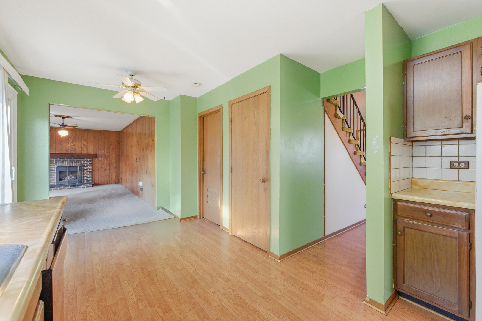 5 Canterbury Court, Streamwood, IL 60107