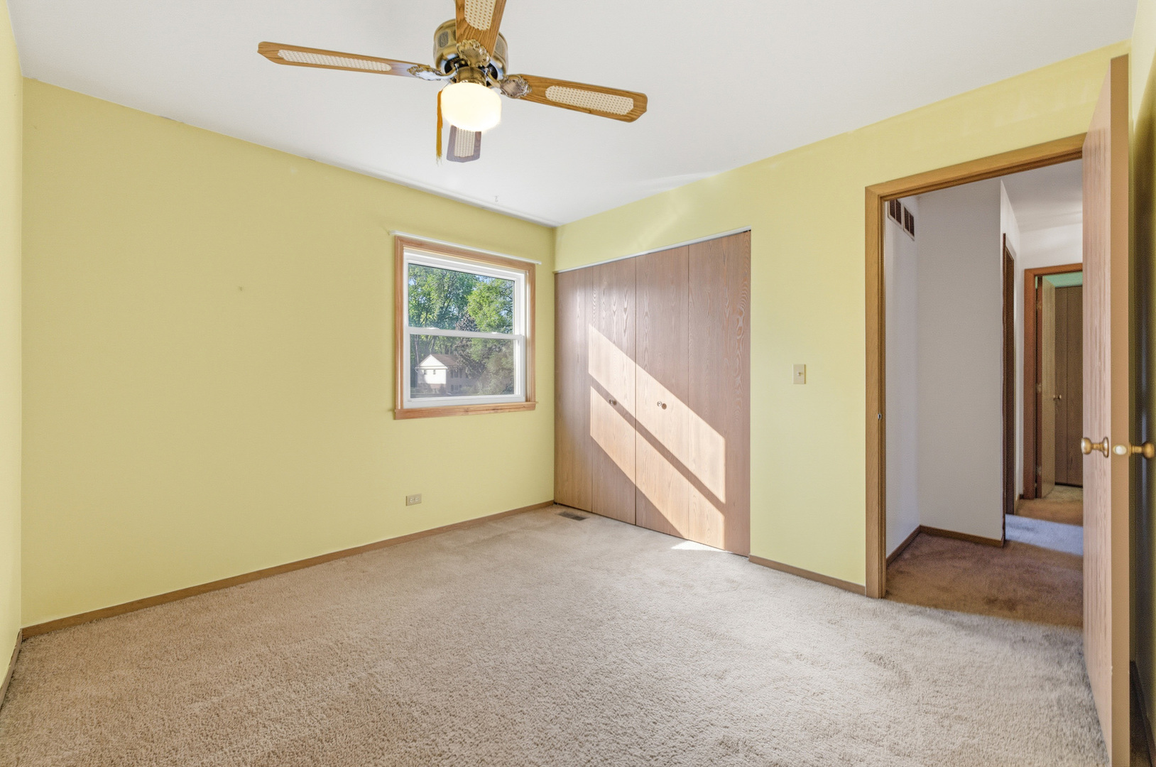 5 Canterbury Court, Streamwood, IL 60107