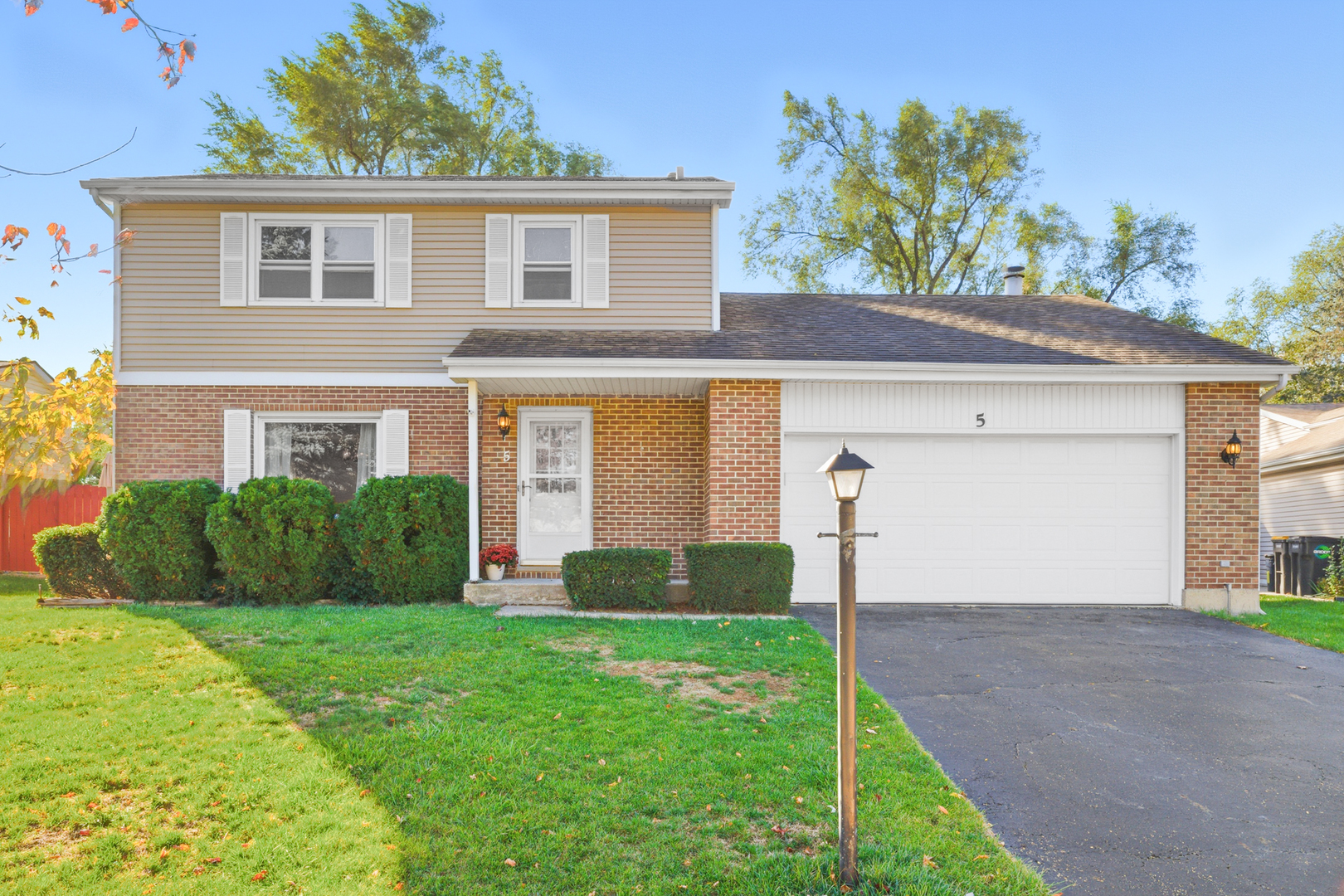 5 Canterbury Court, Streamwood, IL 60107