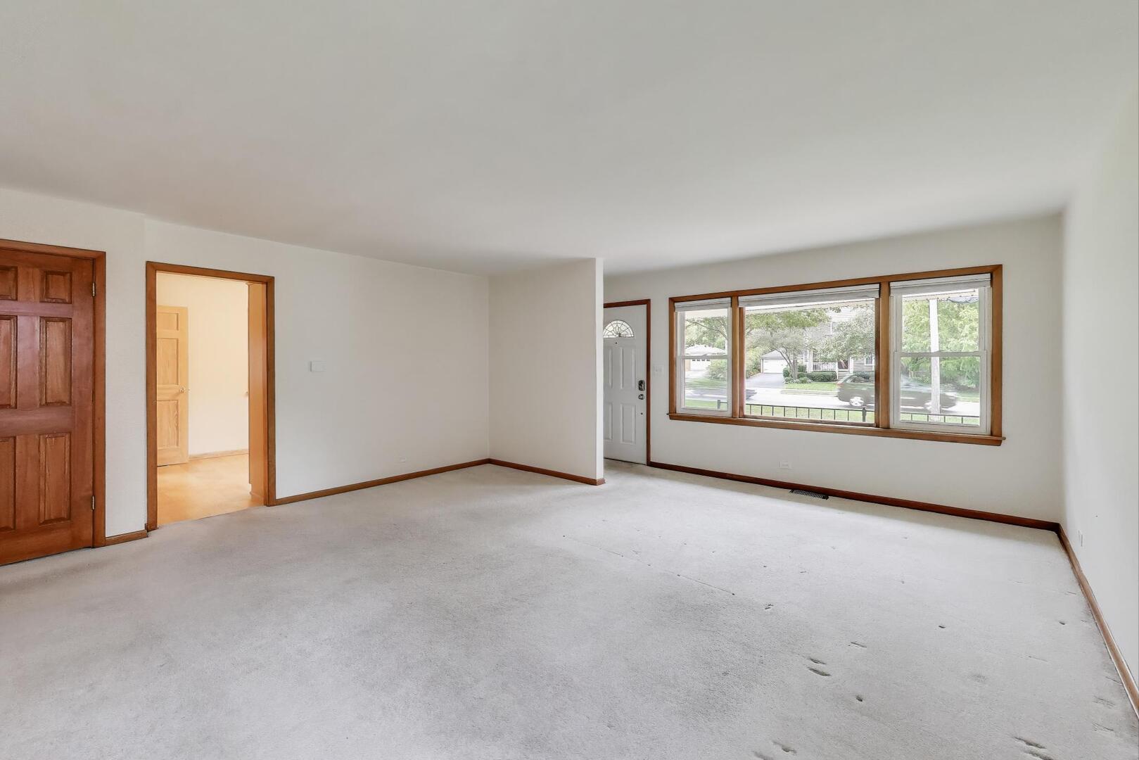 821 Warrenville Road, Wheaton, IL 60189