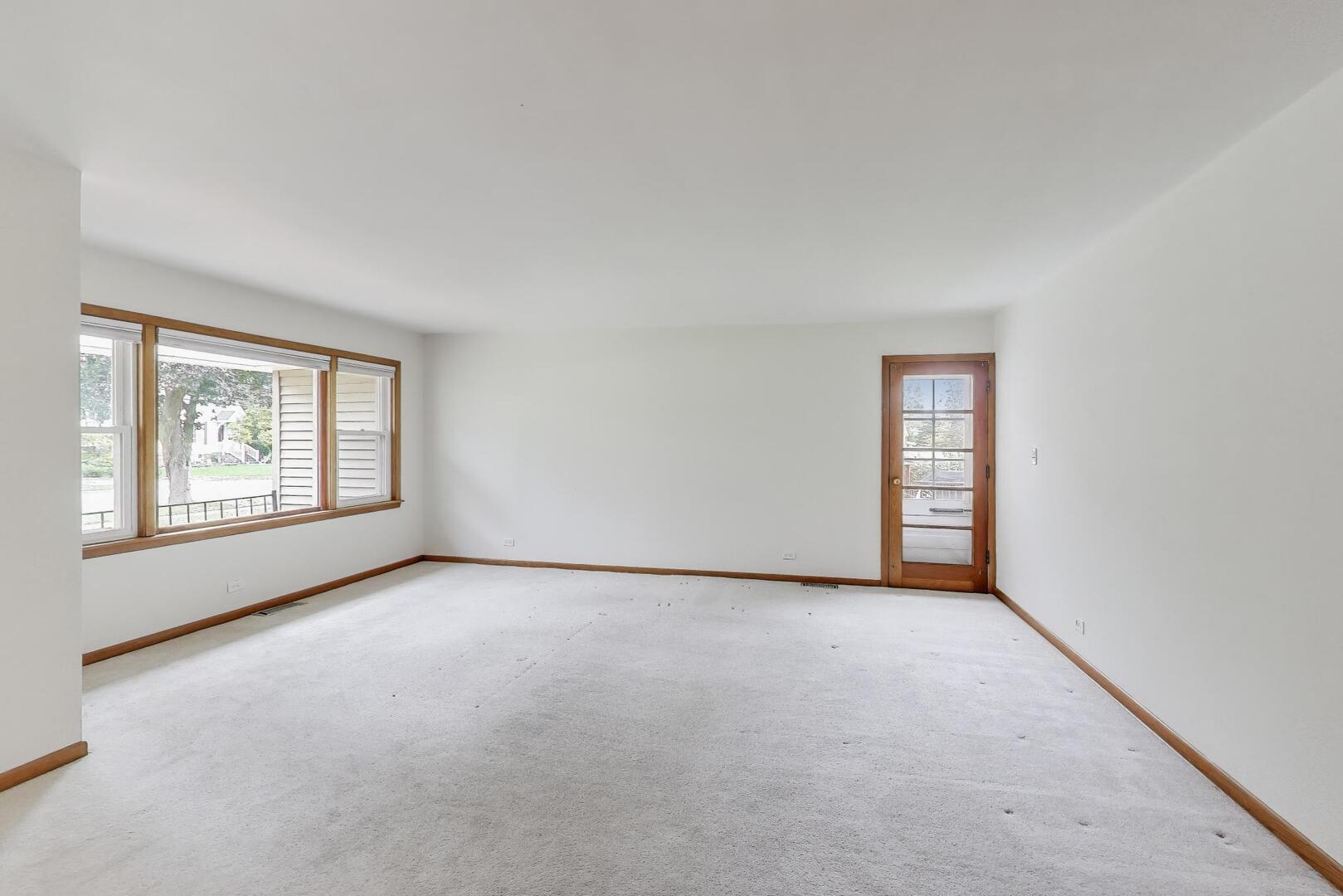 821 Warrenville Road, Wheaton, IL 60189