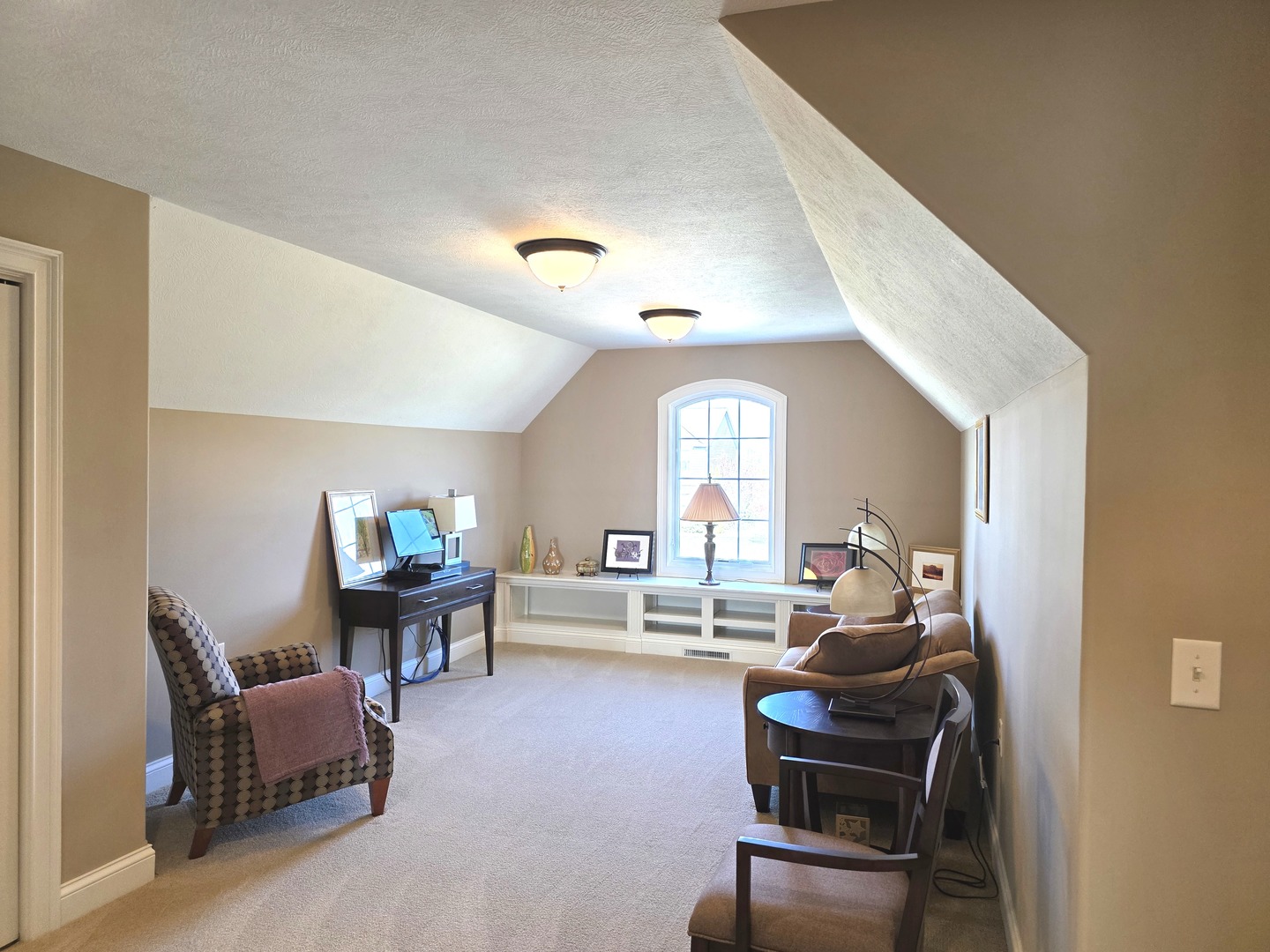 9667 Crossbow Drive, Bloomington, IL 61705