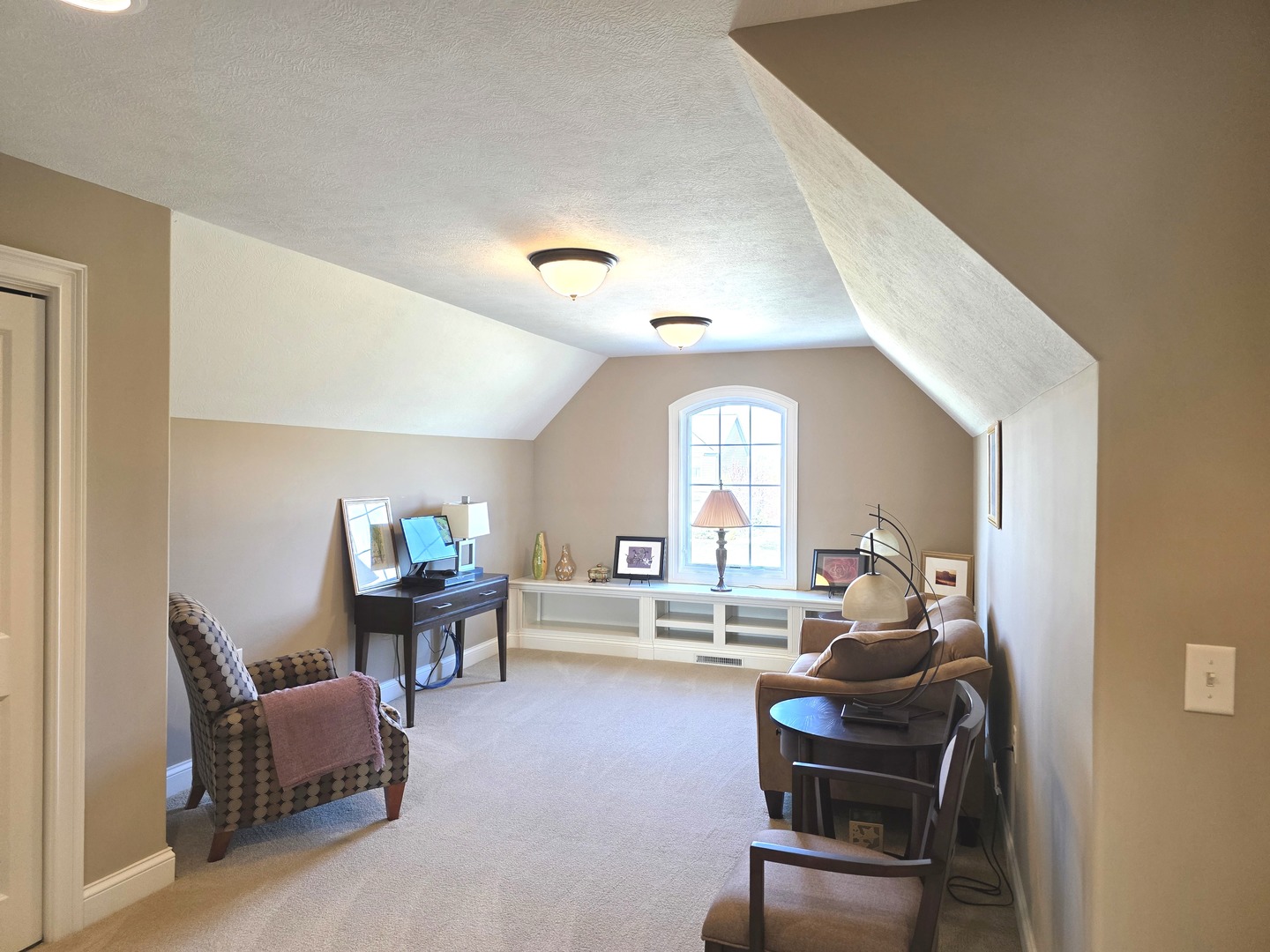 9667 Crossbow Drive, Bloomington, IL 61705