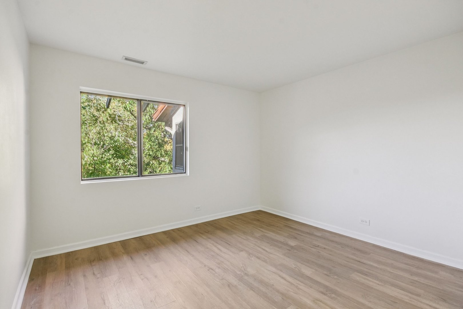 21W581 North Avenue #35, Lombard, IL 60148