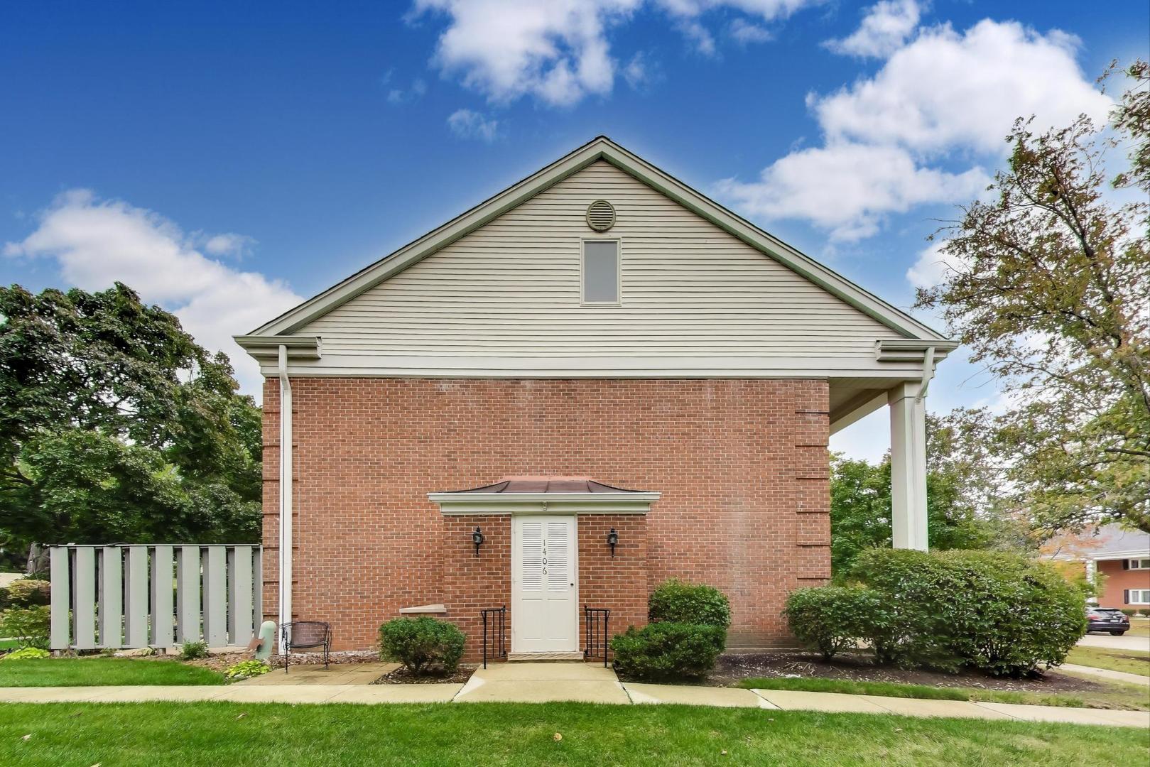 1406 Chanticleer Lane #1406, Hinsdale, IL 60521