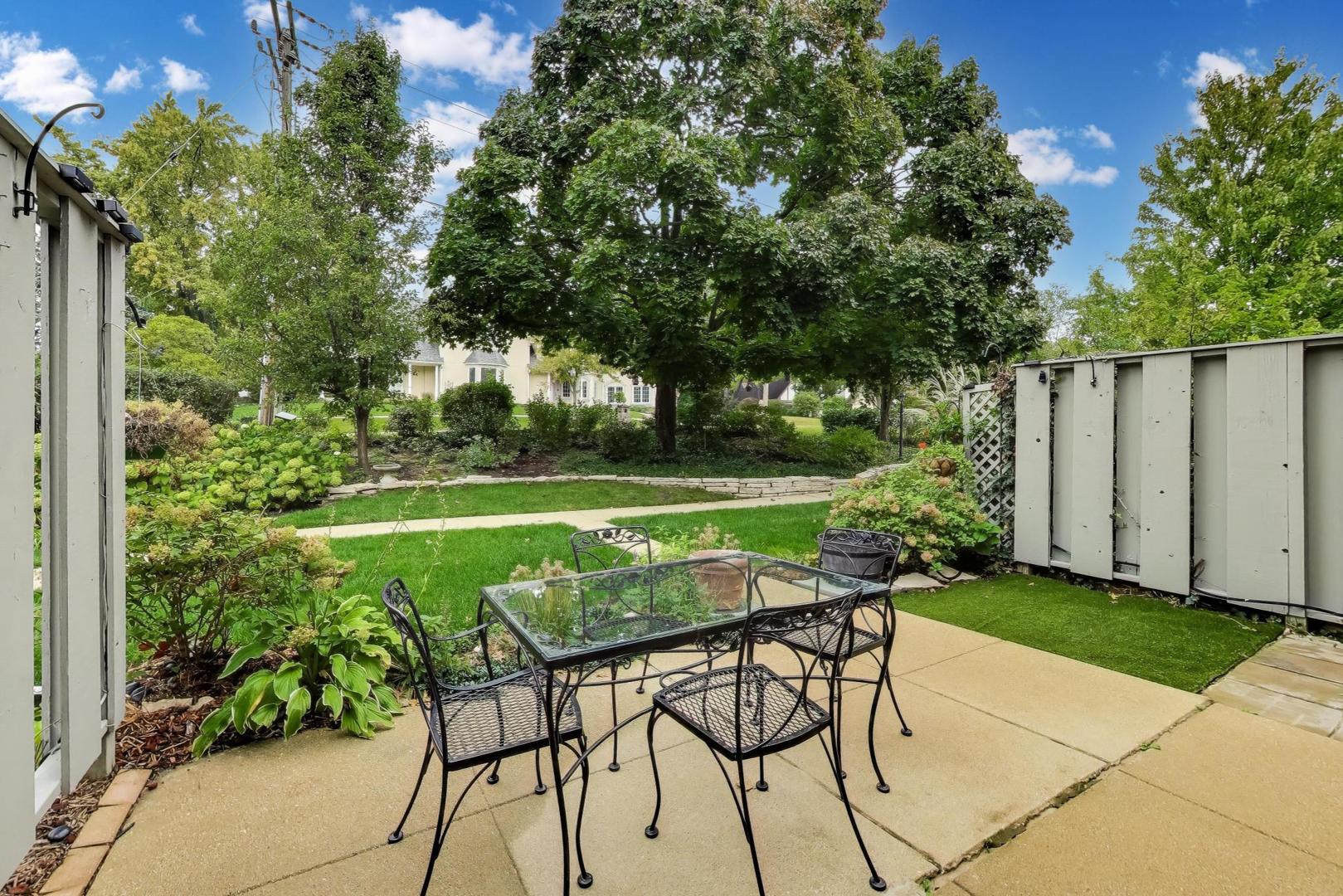 1406 Chanticleer Lane #1406, Hinsdale, IL 60521