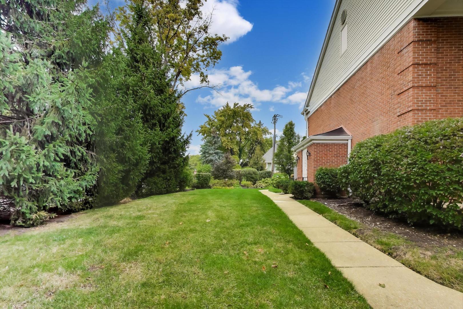 1406 Chanticleer Lane #1406, Hinsdale, IL 60521