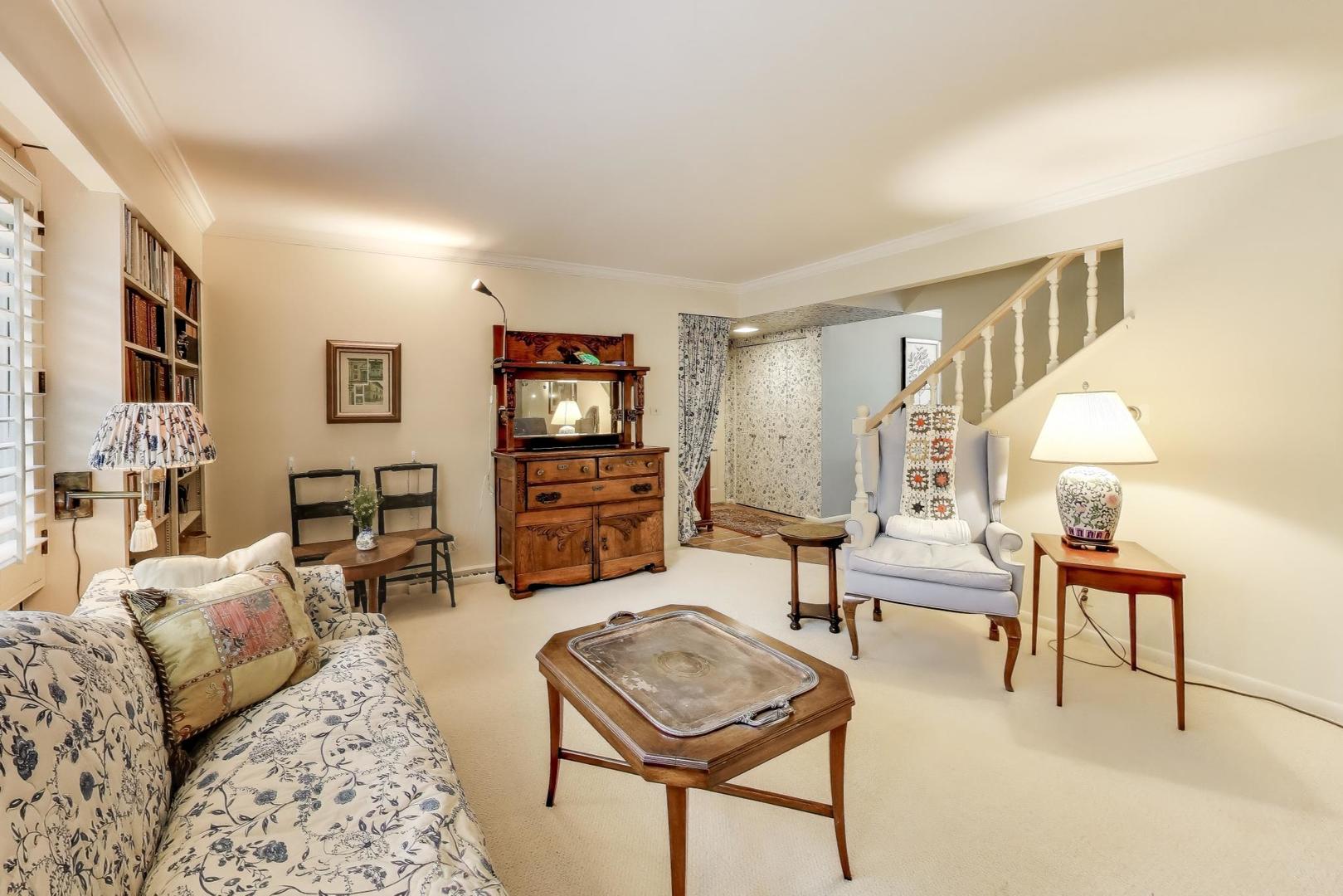 1406 Chanticleer Lane #1406, Hinsdale, IL 60521