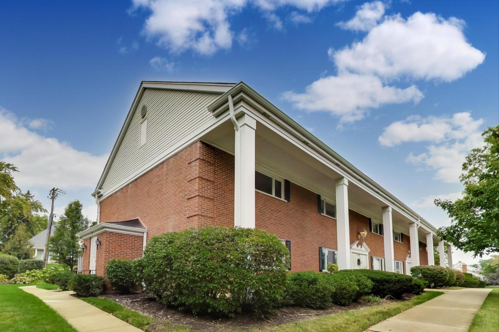 1406 Chanticleer Lane #1406, Hinsdale, IL 60521