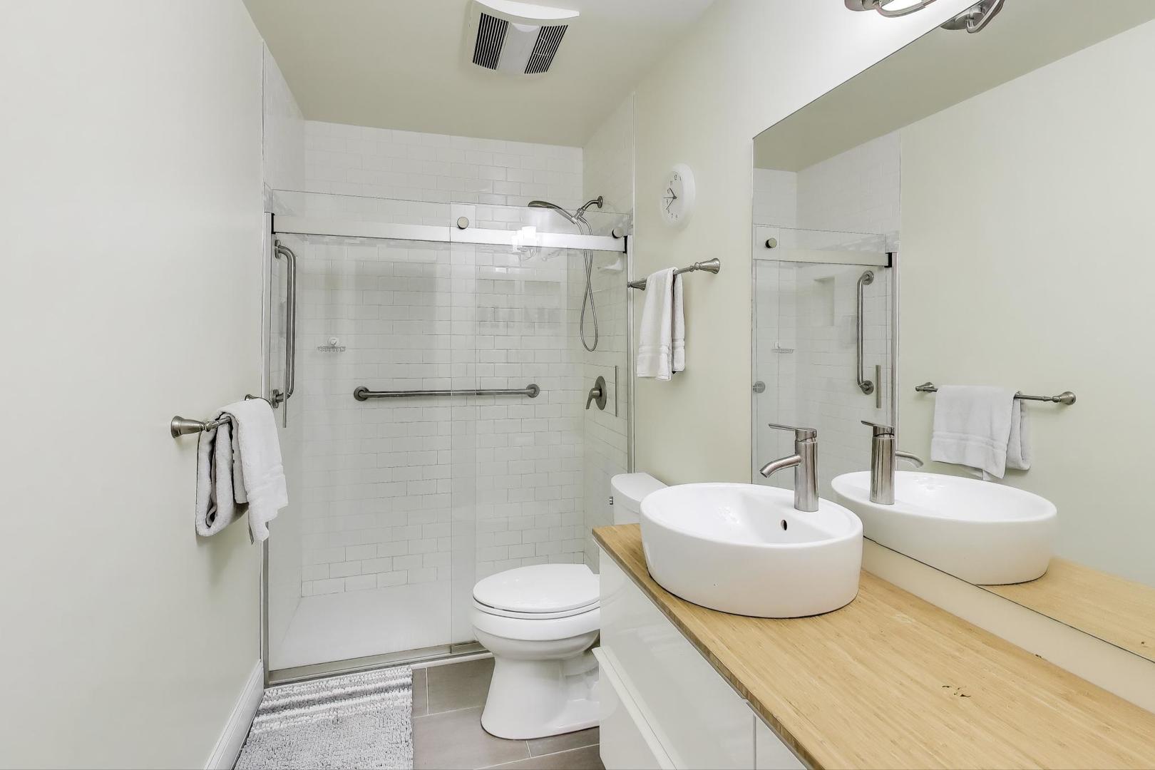 1406 Chanticleer Lane #1406, Hinsdale, IL 60521