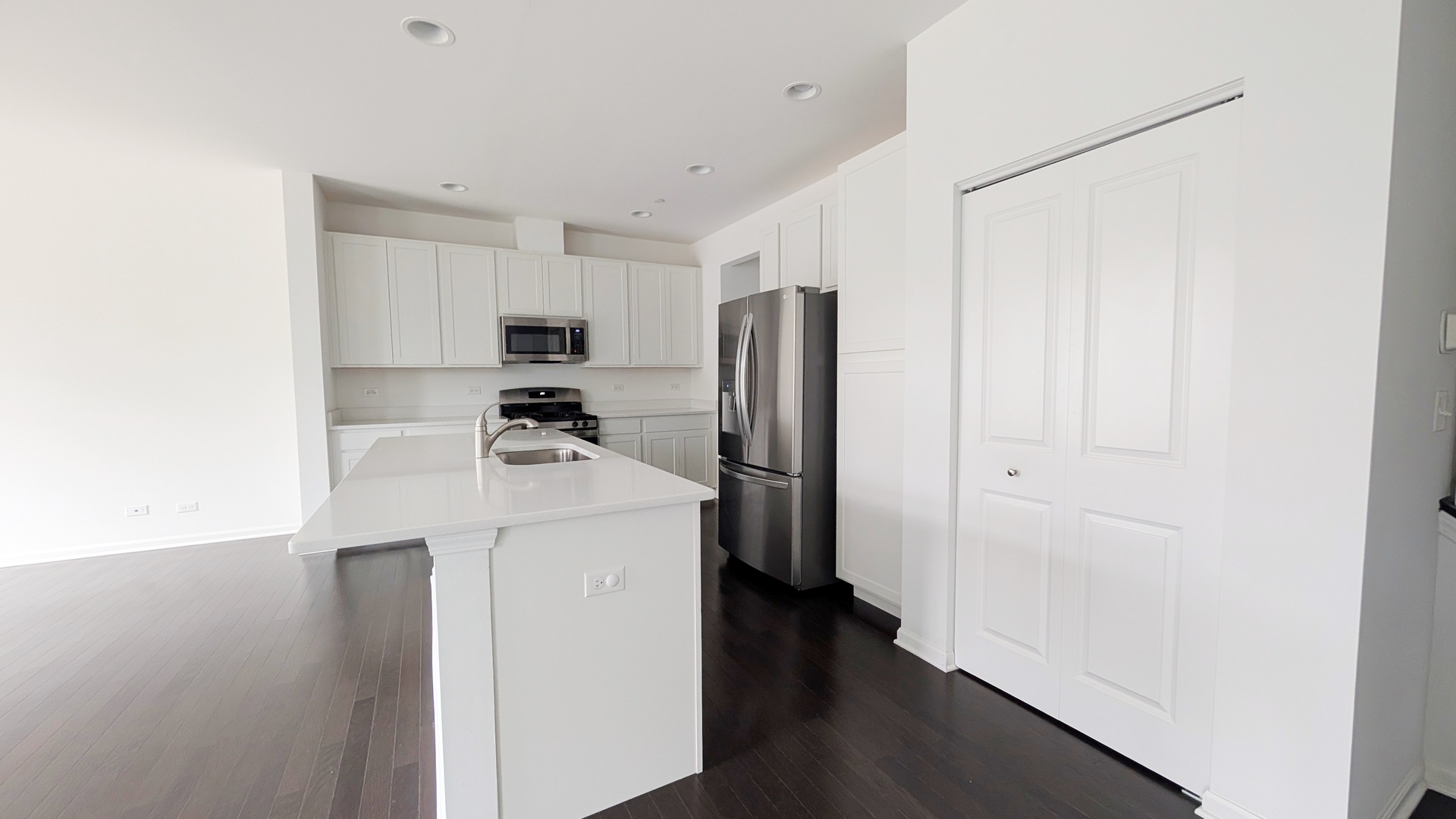 3S484 Lambe Lane, Warrenville, IL 60563