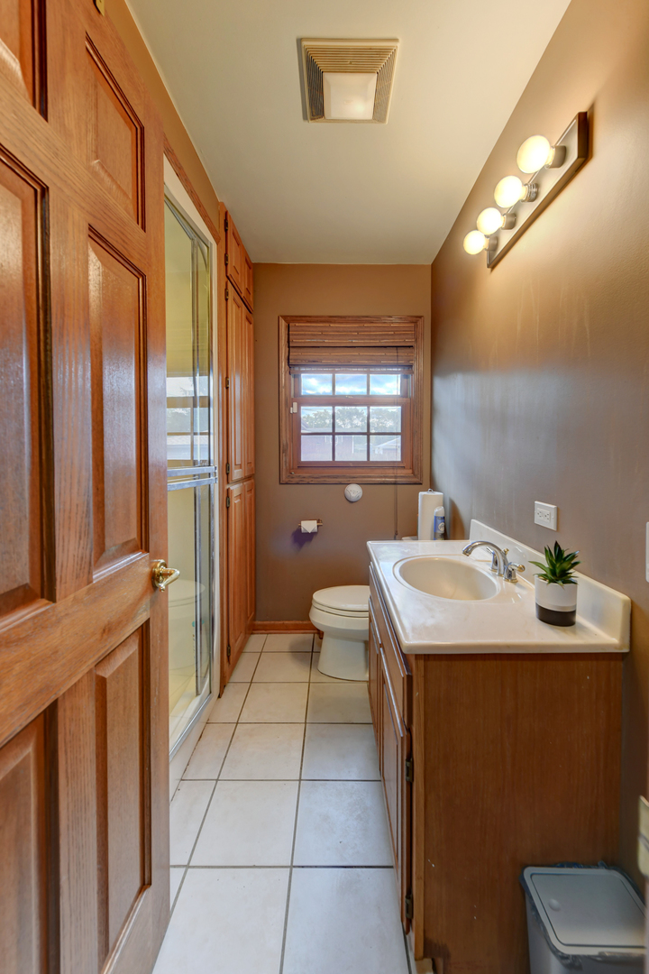 17706 Wentworth Avenue, Lansing, IL 60438