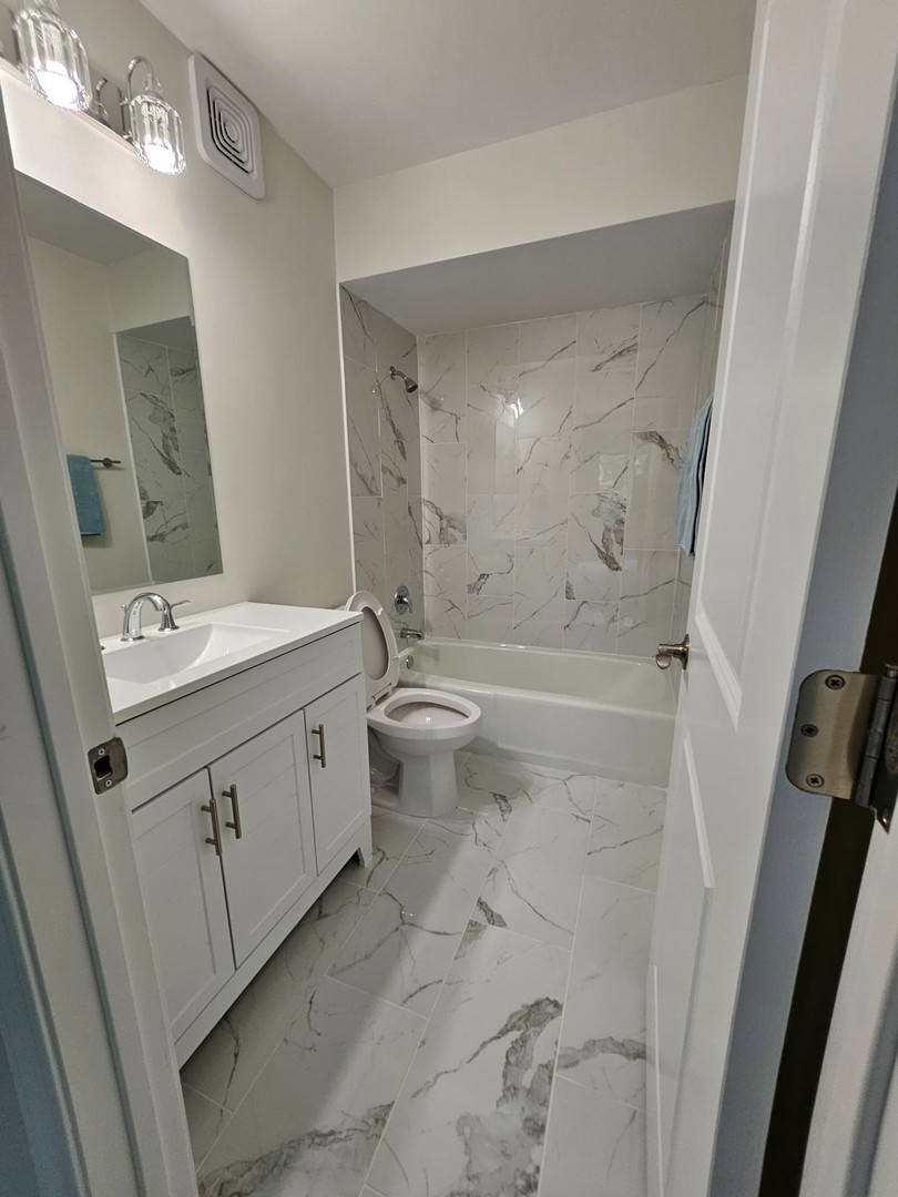14969 S willowcrest Drive #17, Midlothian, IL 60445
