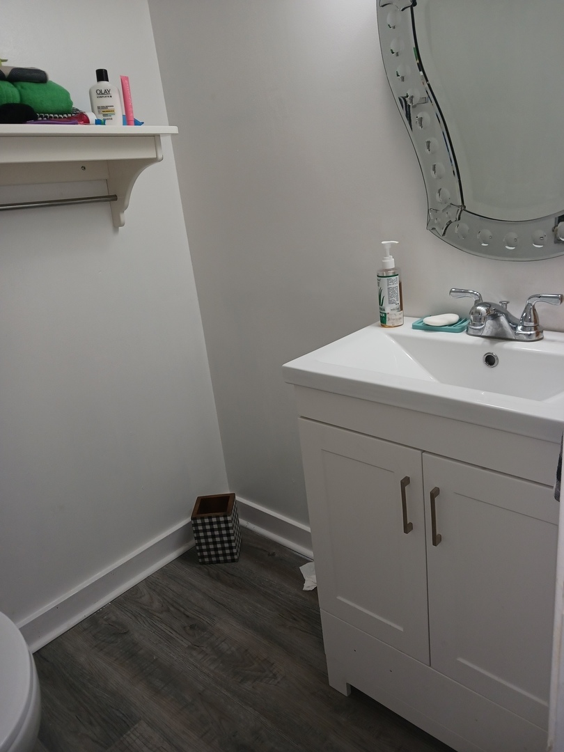 9330 HAMILTON Court #E, Des Plaines, IL 60016