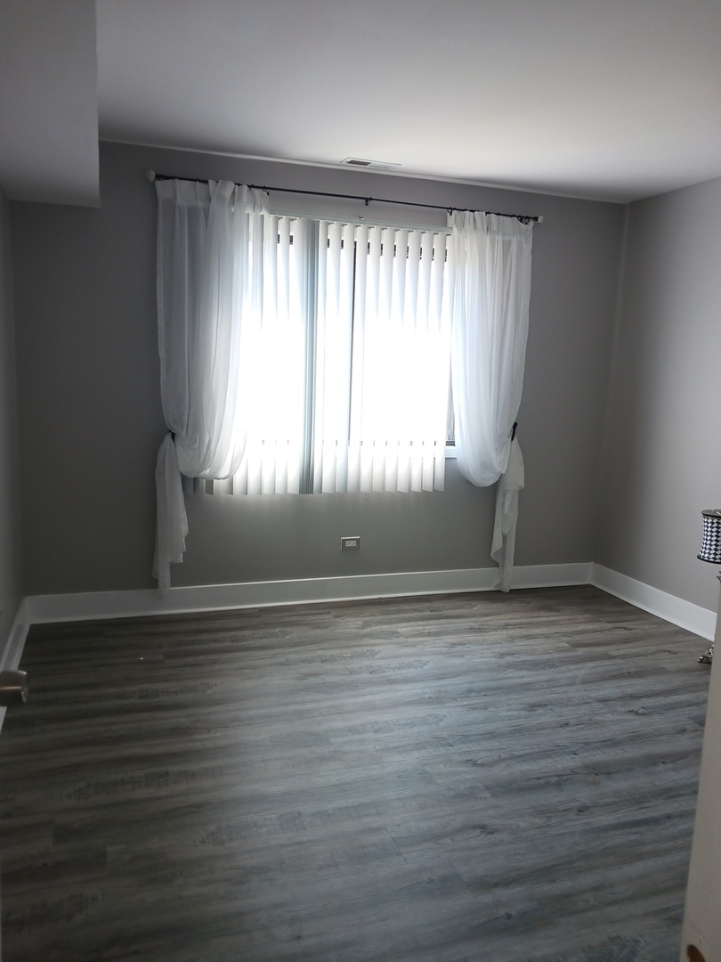 9330 HAMILTON Court #E, Des Plaines, IL 60016