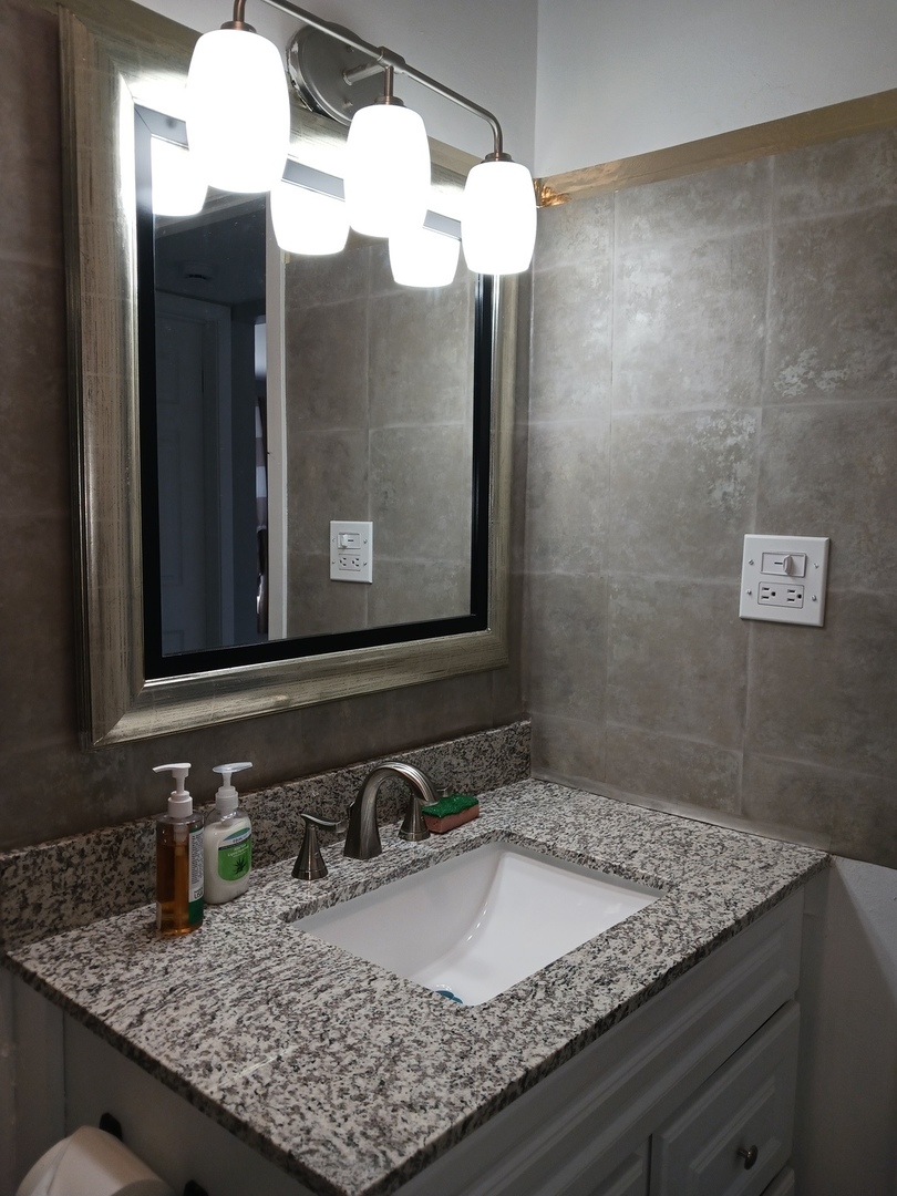 9330 HAMILTON Court #E, Des Plaines, IL 60016