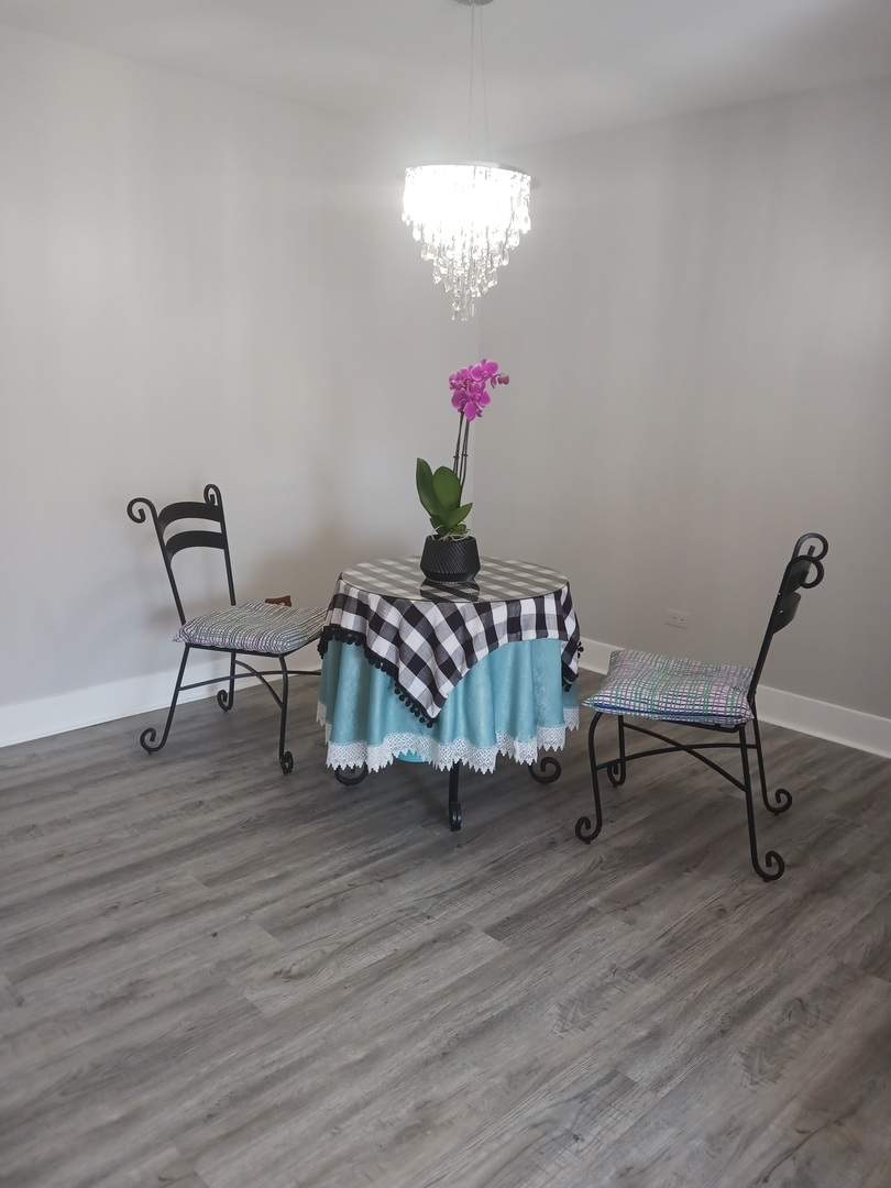 9330 HAMILTON Court #E, Des Plaines, IL 60016