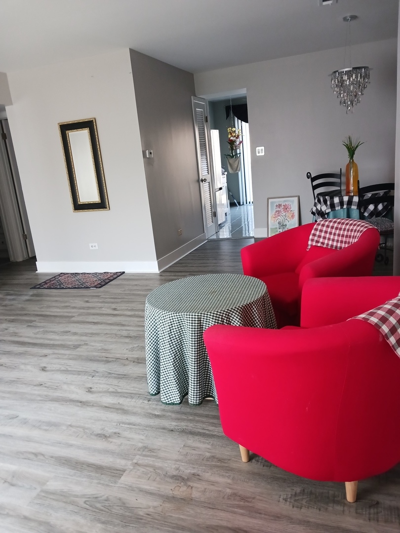 9330 HAMILTON Court #E, Des Plaines, IL 60016