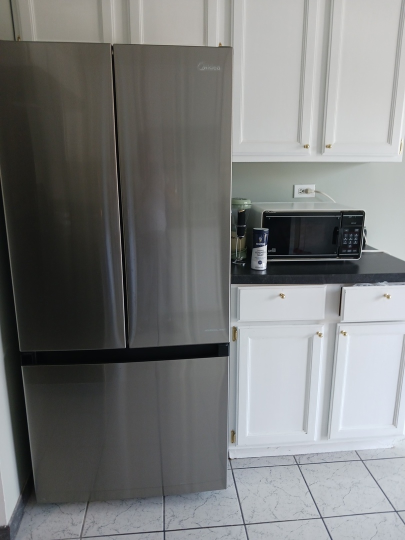 9330 HAMILTON Court #E, Des Plaines, IL 60016