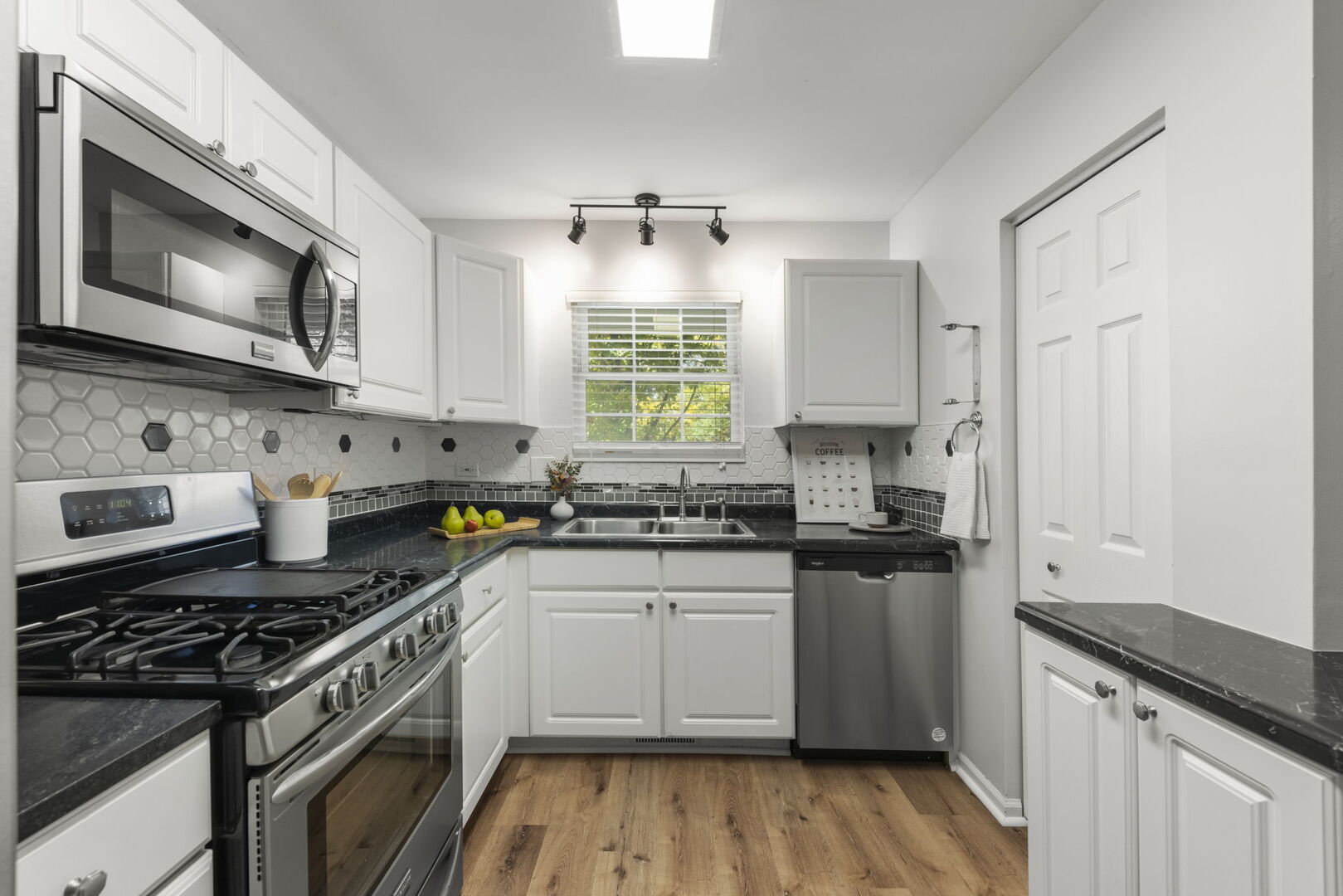 334 Ogden Falls Boulevard, Oswego, IL 60543