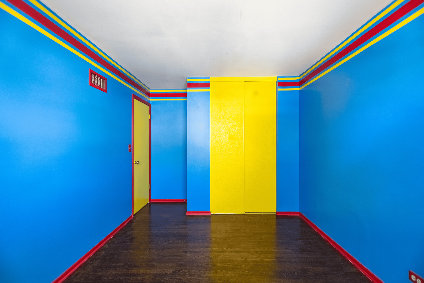 67 Rose Tree Lane, Lindenhurst, IL 60046