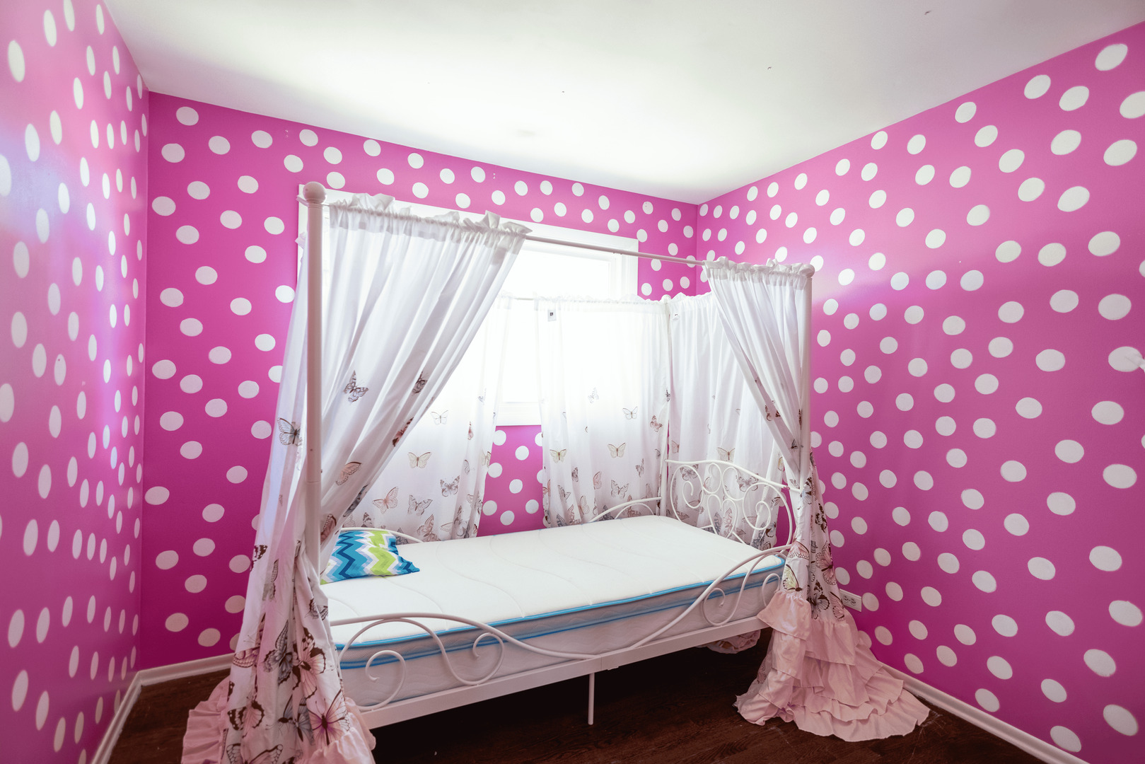 67 Rose Tree Lane, Lindenhurst, IL 60046