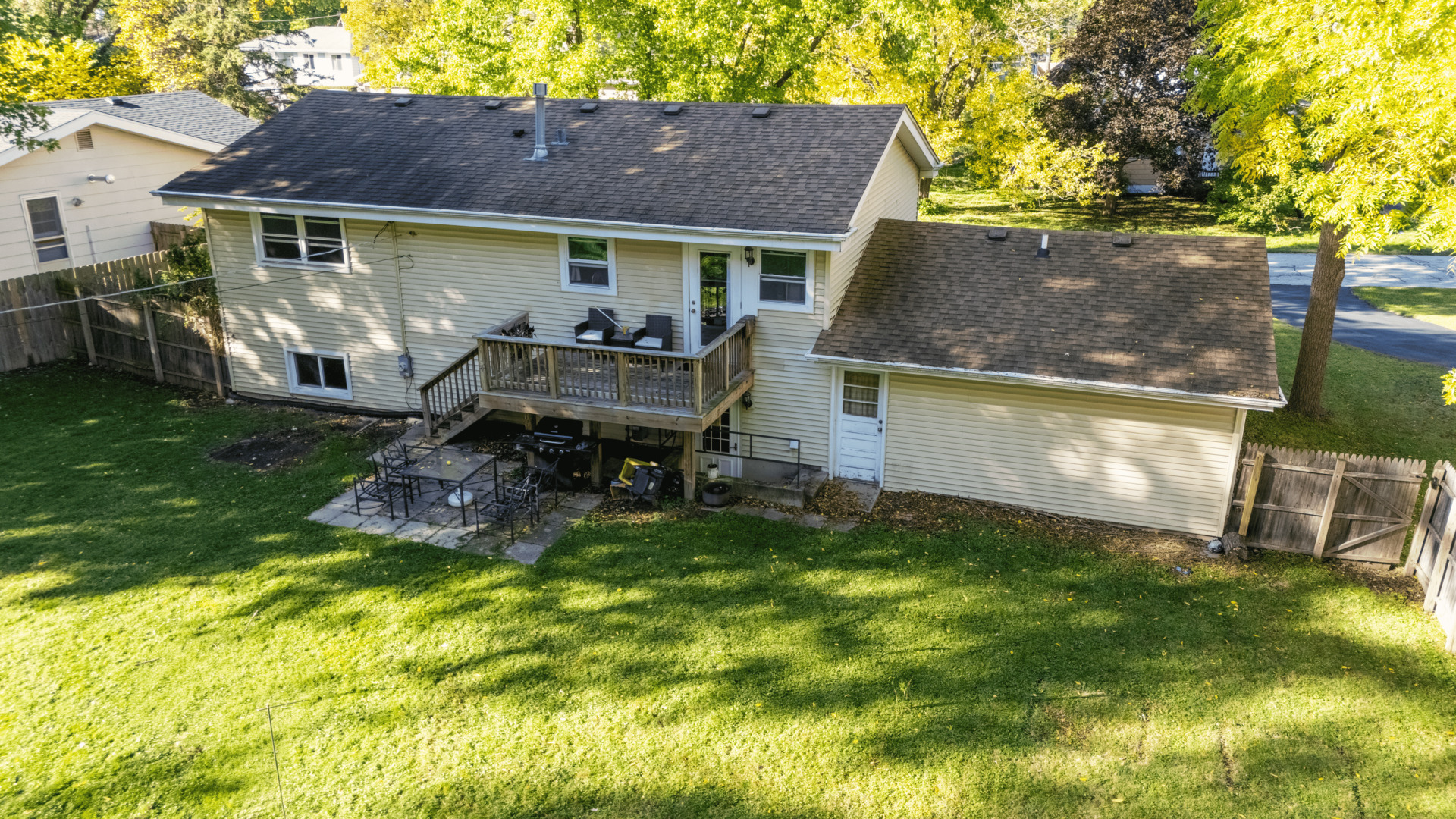 67 Rose Tree Lane, Lindenhurst, IL 60046