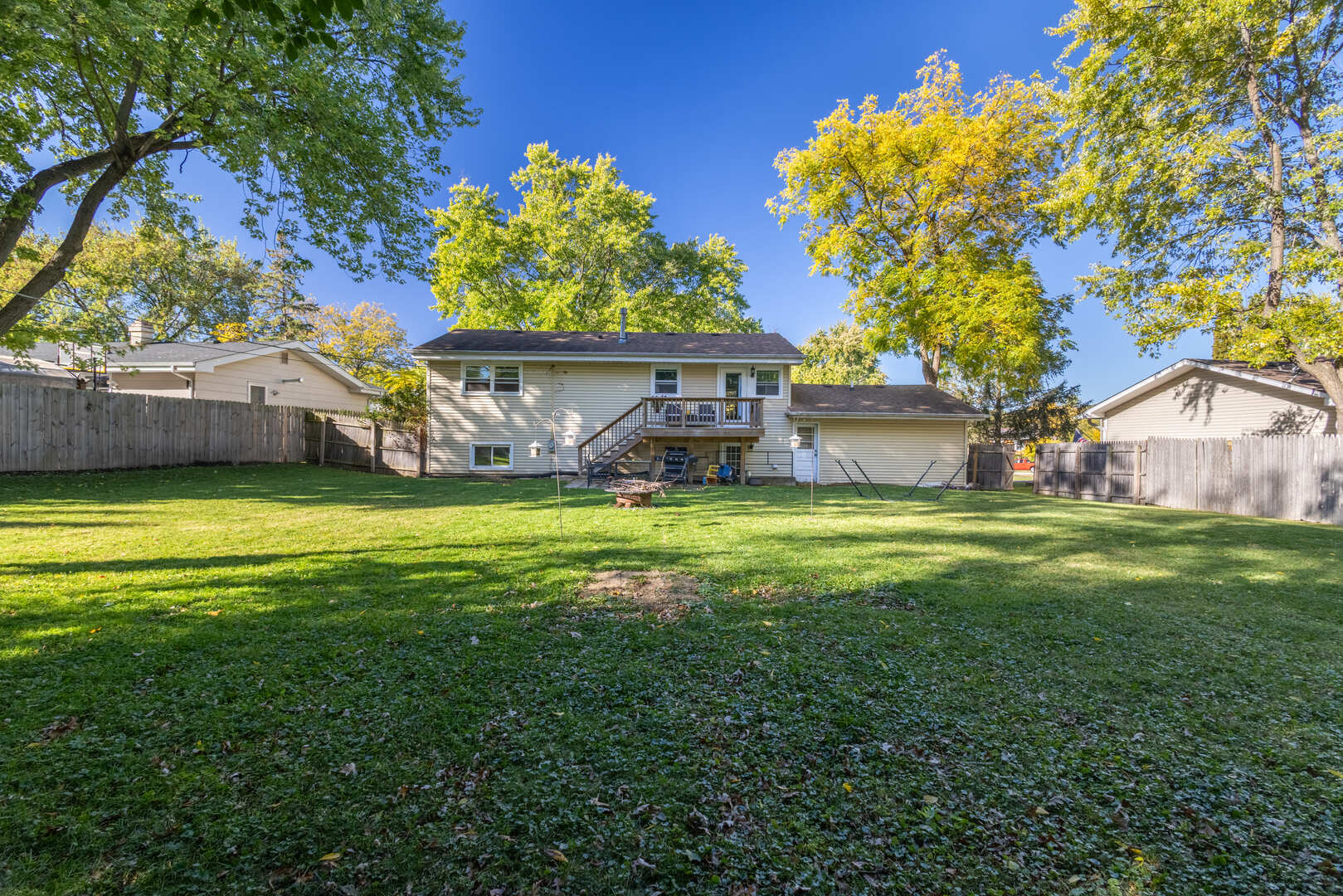 67 Rose Tree Lane, Lindenhurst, IL 60046