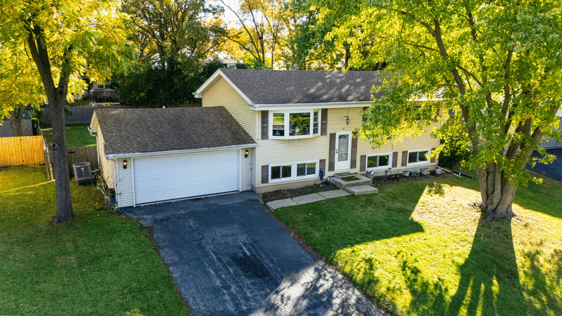 67 Rose Tree Lane, Lindenhurst, IL 60046