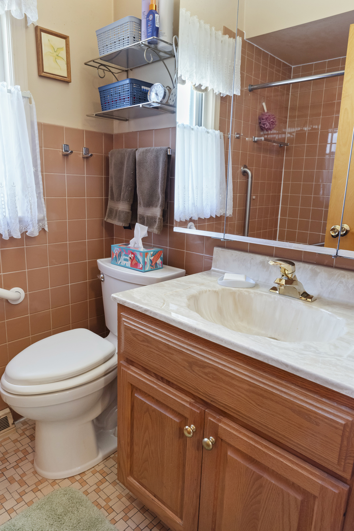 8306 Central Avenue, Morton Grove, IL 60053