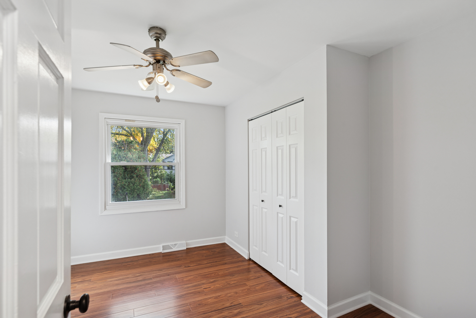 18 Greenview Road, Oakwood Hills, IL 60013