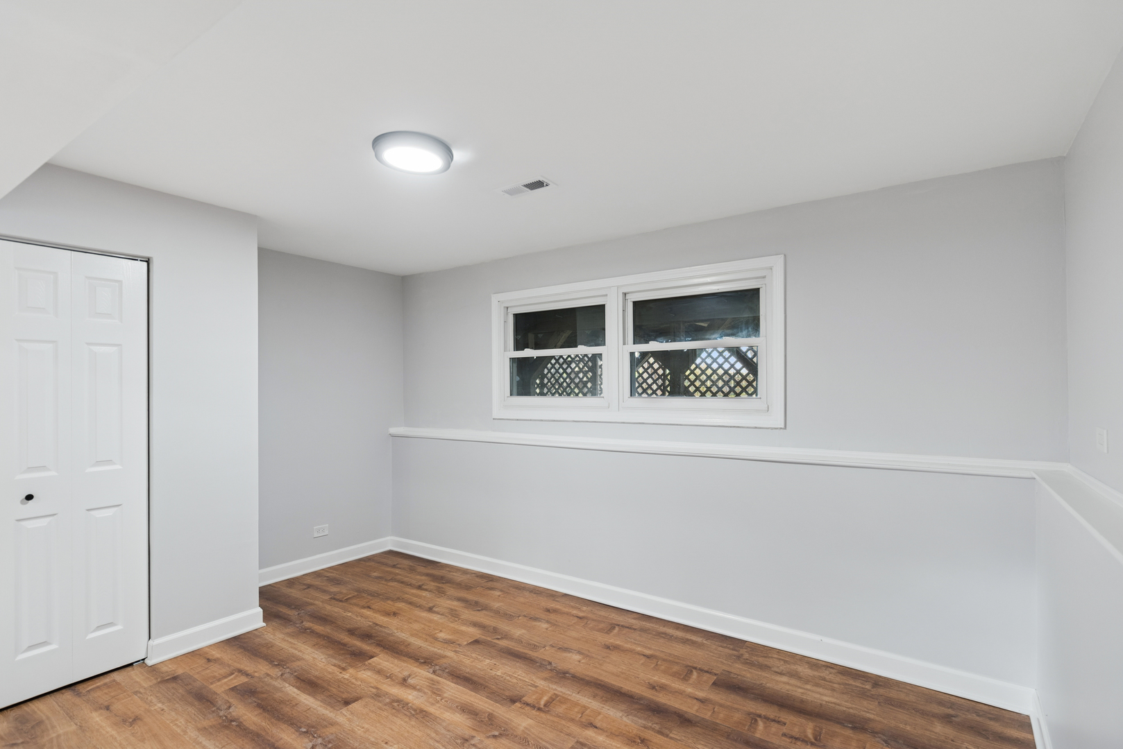 18 Greenview Road, Oakwood Hills, IL 60013