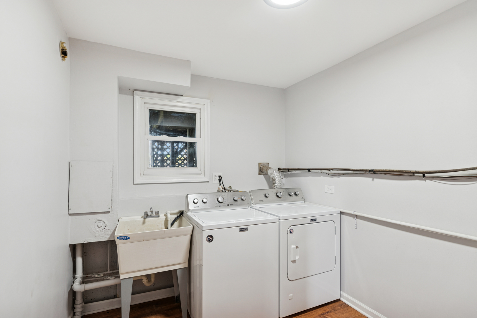 18 Greenview Road, Oakwood Hills, IL 60013