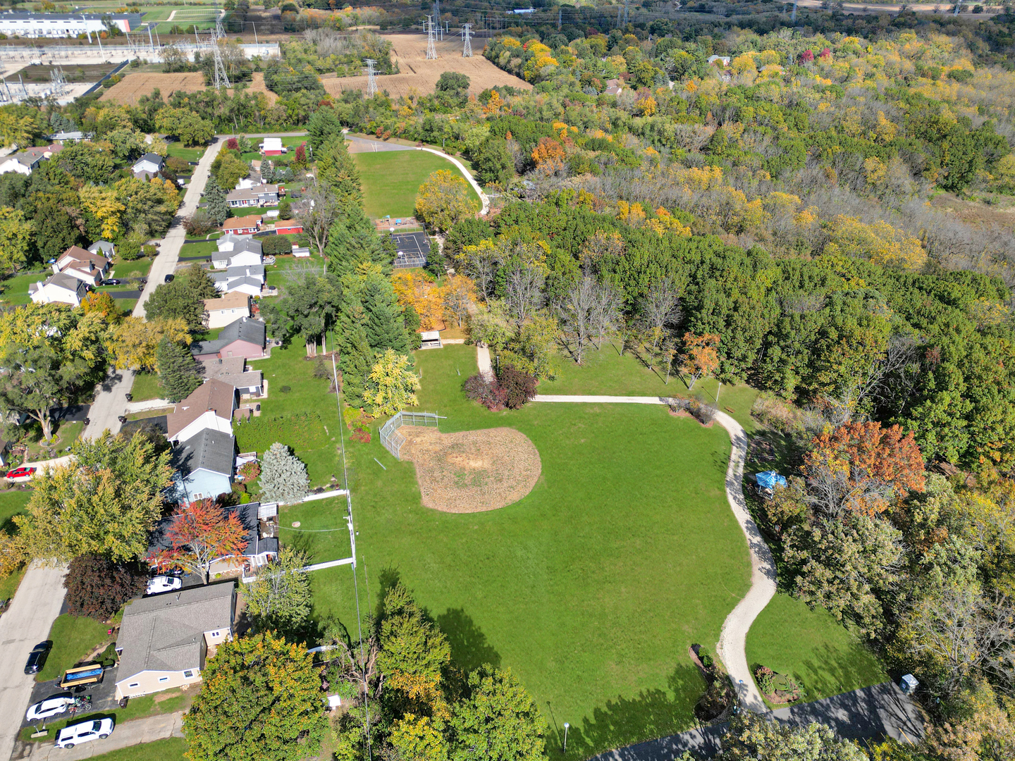 18 Greenview Road, Oakwood Hills, IL 60013