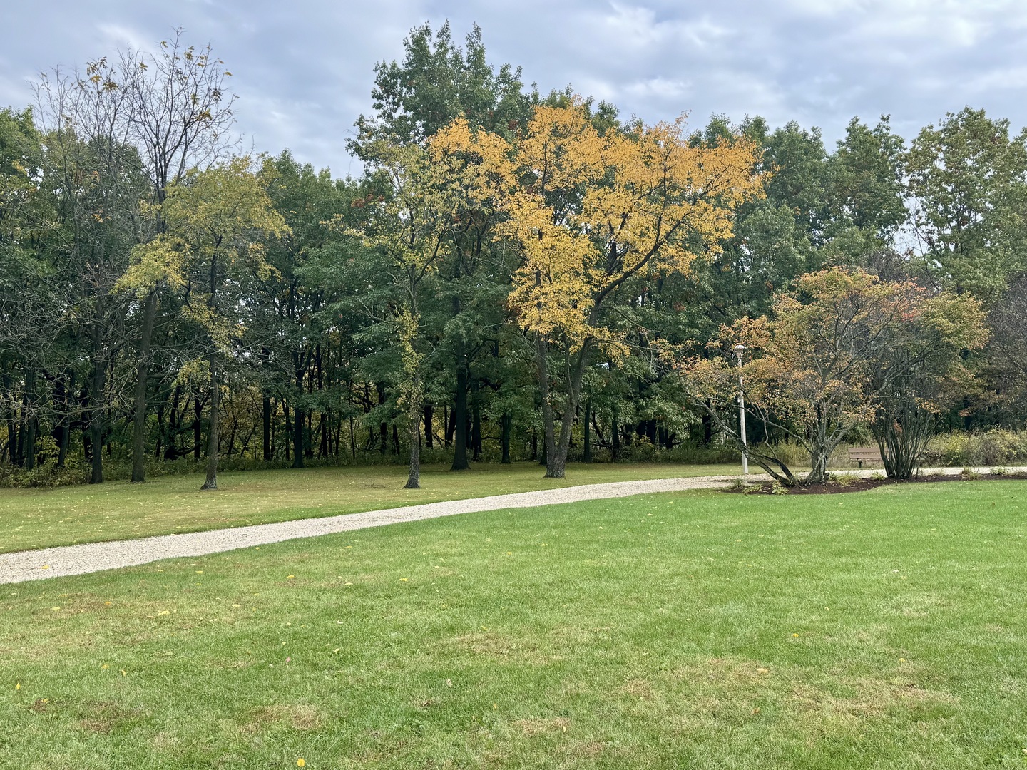 18 Greenview Road, Oakwood Hills, IL 60013