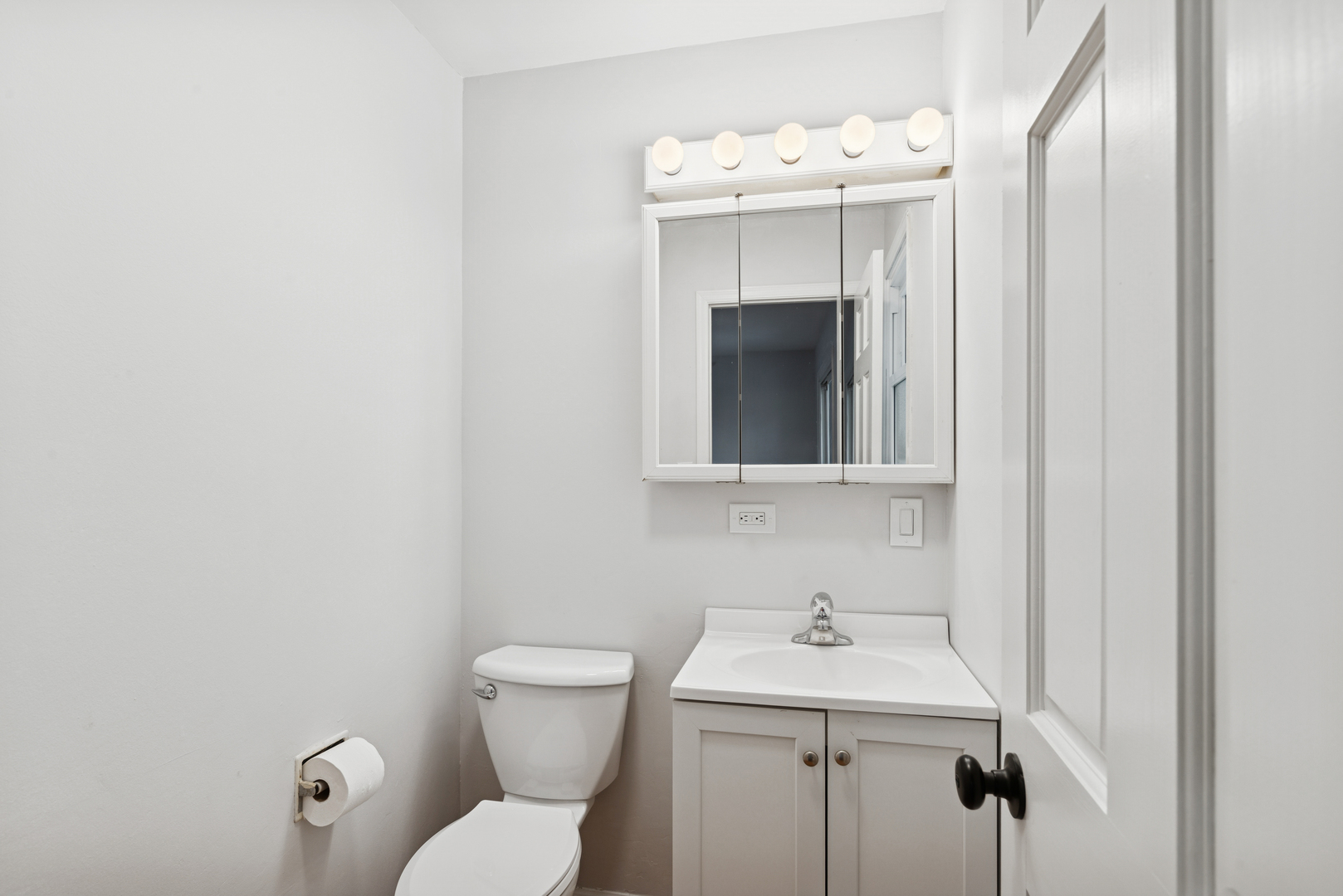 18 Greenview Road, Oakwood Hills, IL 60013