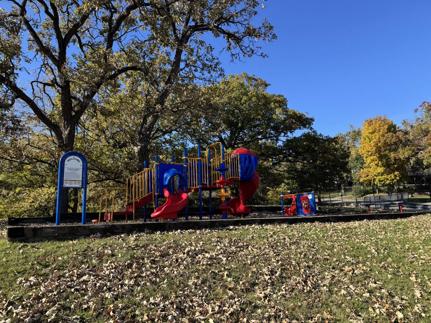 18 Greenview Road, Oakwood Hills, IL 60013