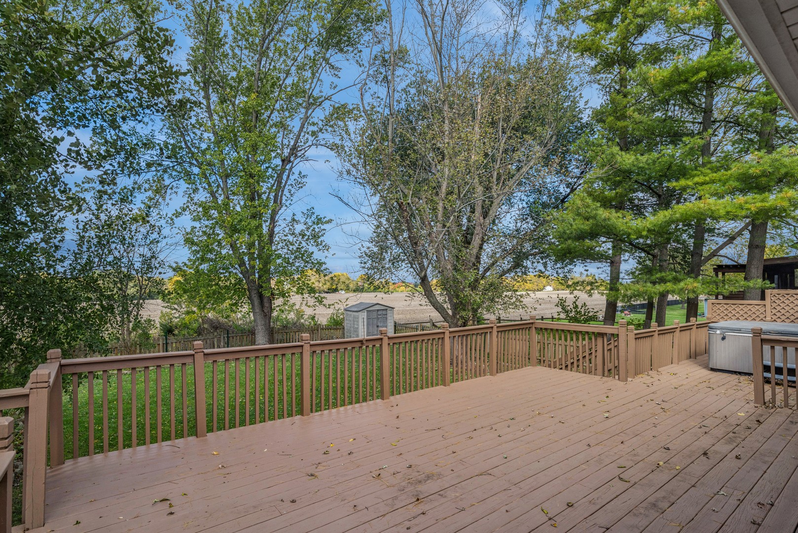 18 Greenview Road, Oakwood Hills, IL 60013