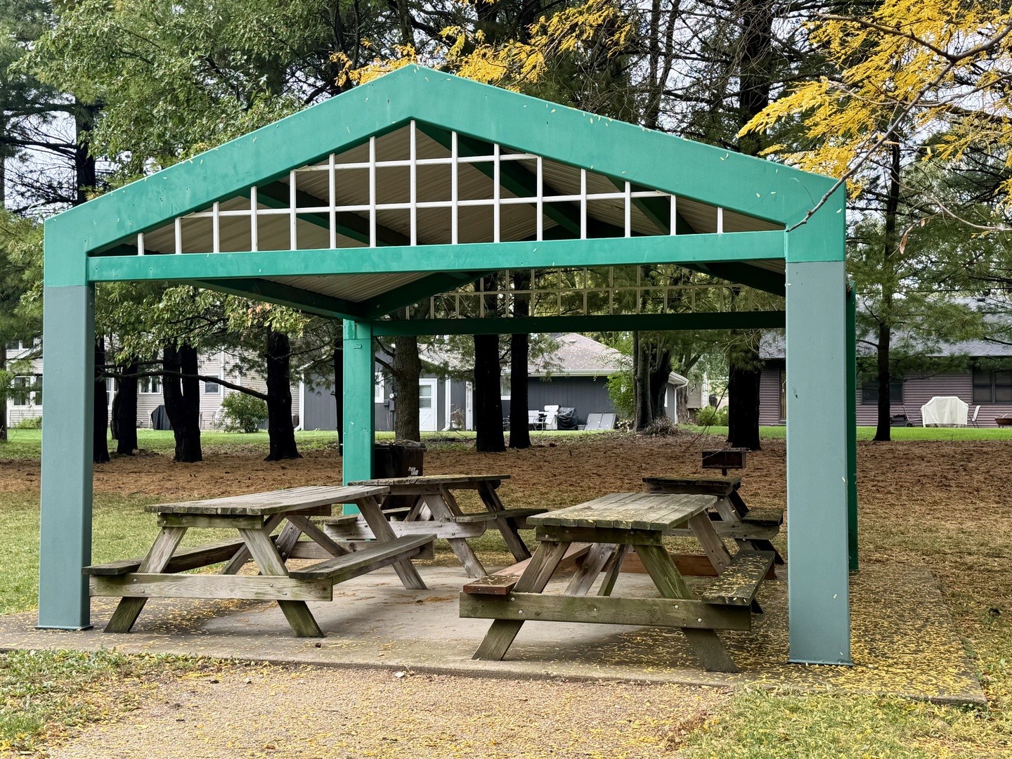 18 Greenview Road, Oakwood Hills, IL 60013