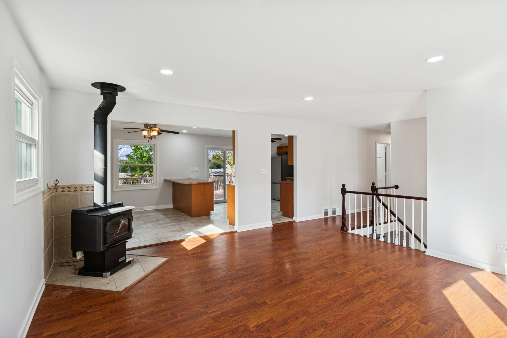 18 Greenview Road, Oakwood Hills, IL 60013