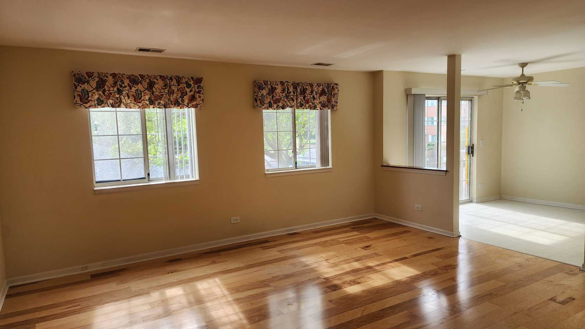 1348 S Lorraine Road #E, Wheaton, IL 60187