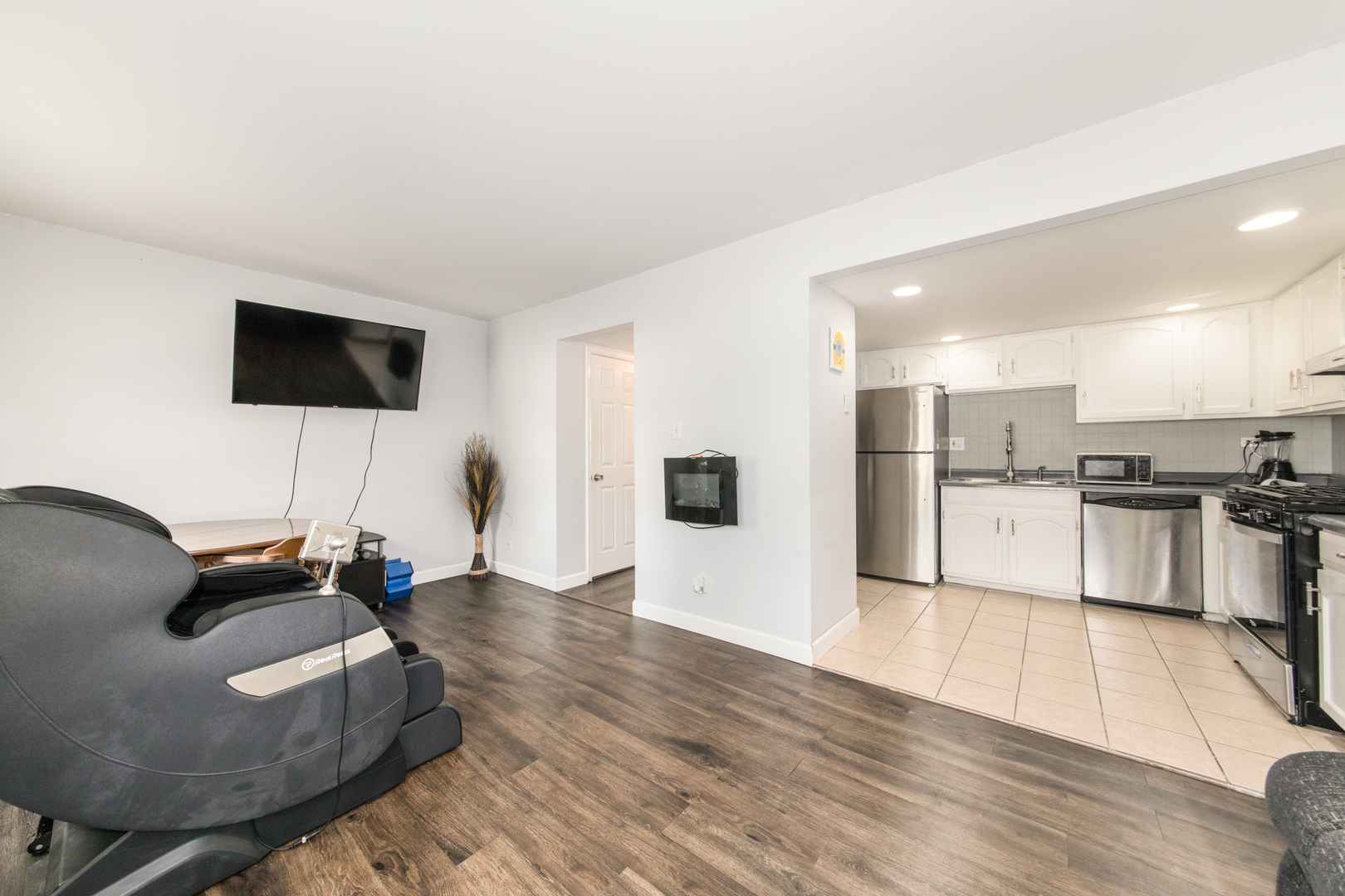 2004 Farnham Court, Schaumburg, IL 60194