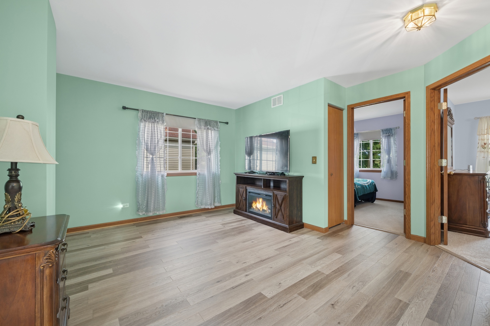 1216 Kensington Drive, Mundelein, IL 60060