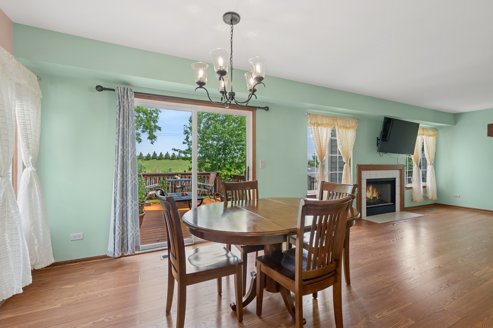 1216 Kensington Drive, Mundelein, IL 60060