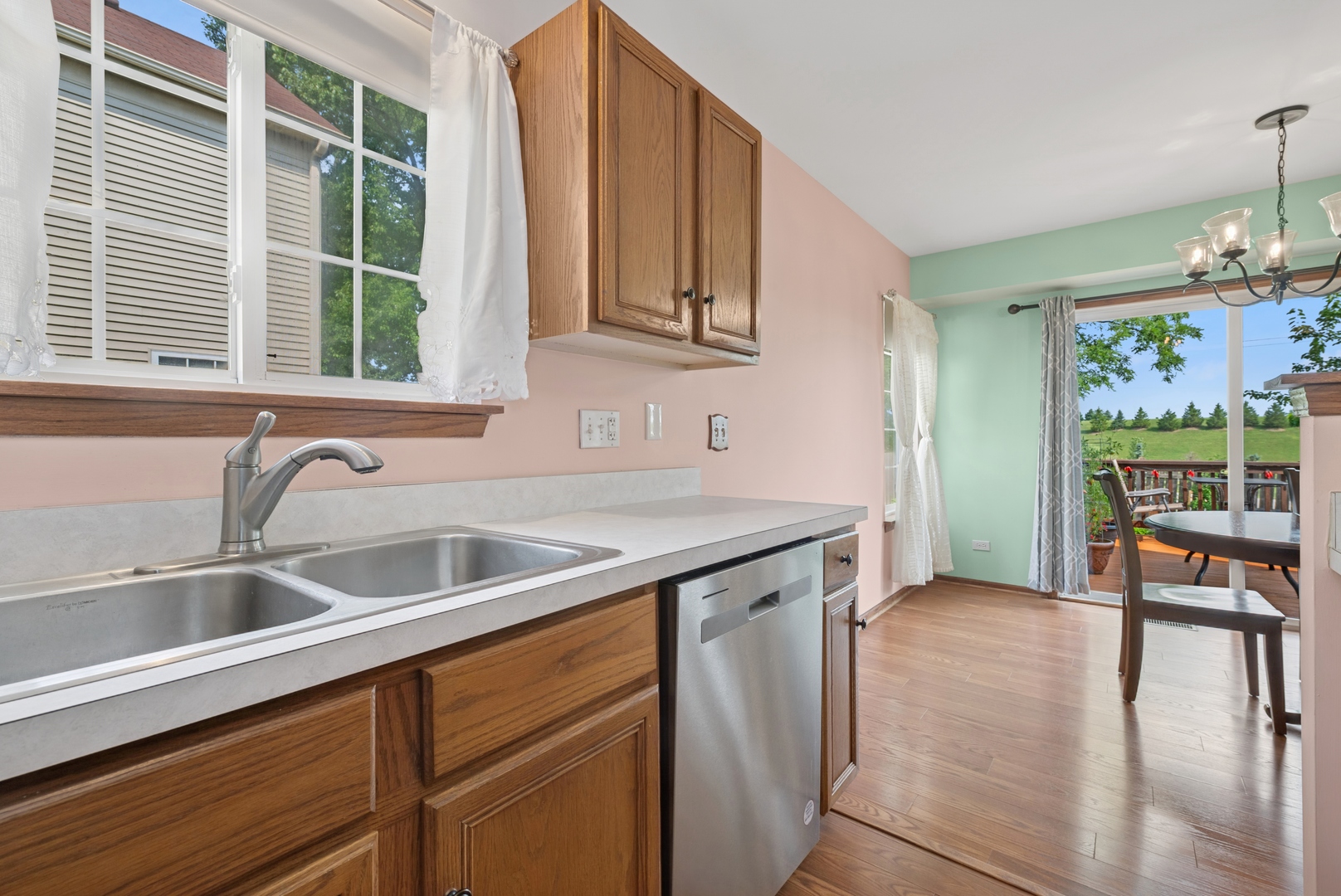 1216 Kensington Drive, Mundelein, IL 60060