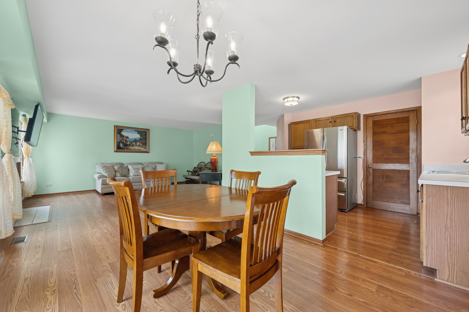 1216 Kensington Drive, Mundelein, IL 60060